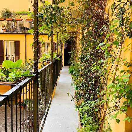 Cozy Studio Navigli Milan Bagian luar foto