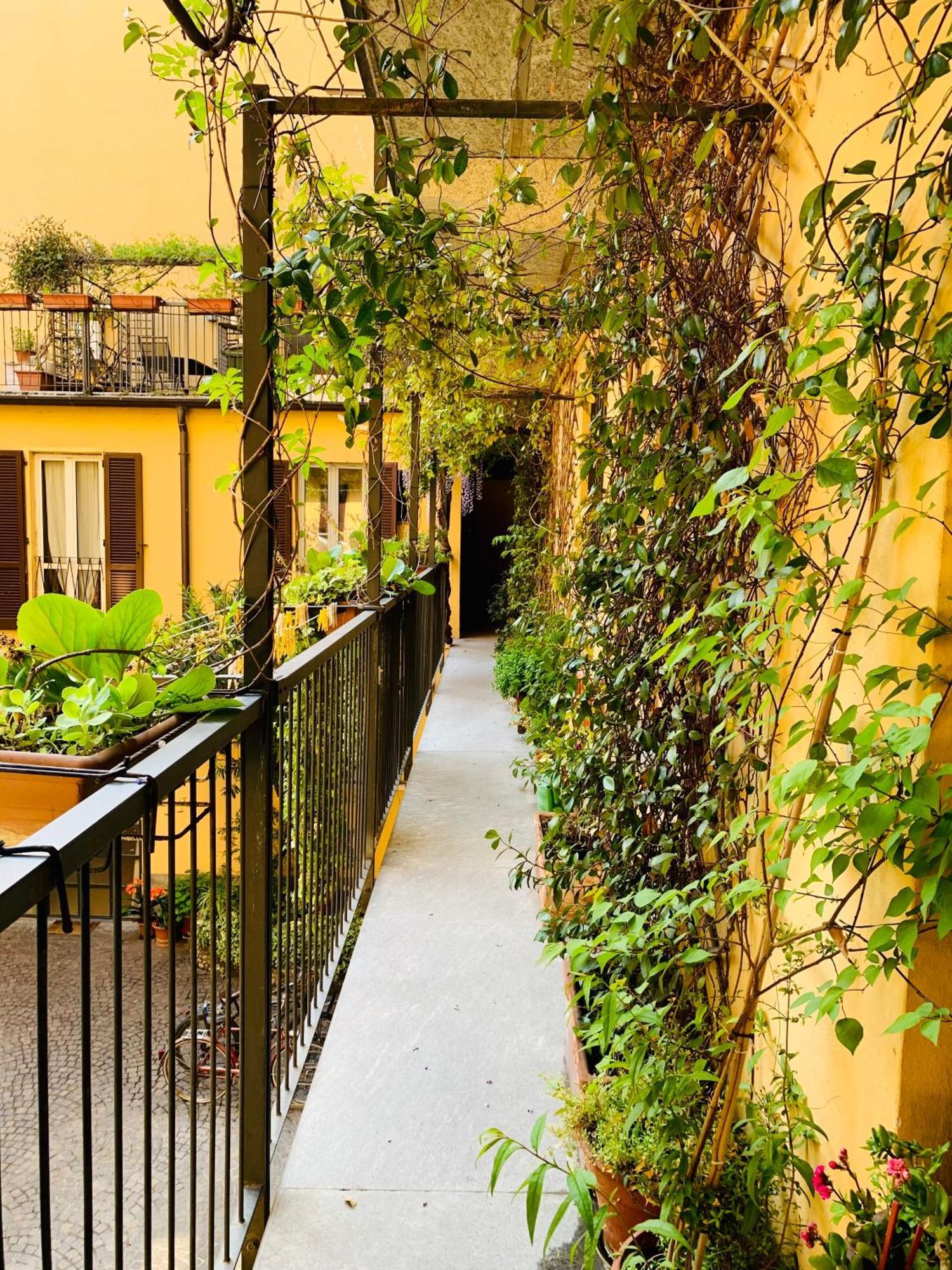 Cozy Studio Navigli Milan Bagian luar foto
