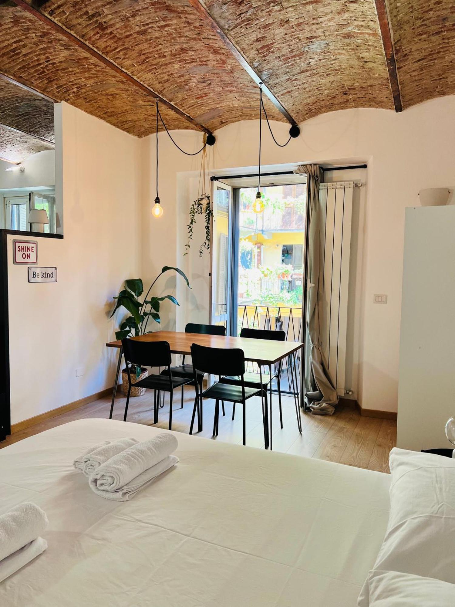 Cozy Studio Navigli Milan Bagian luar foto